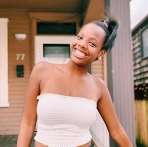 Meet your Posher, Nia